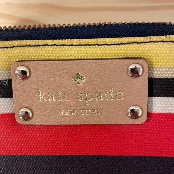 Kate spade women Wallet. - Picture 2 of 9